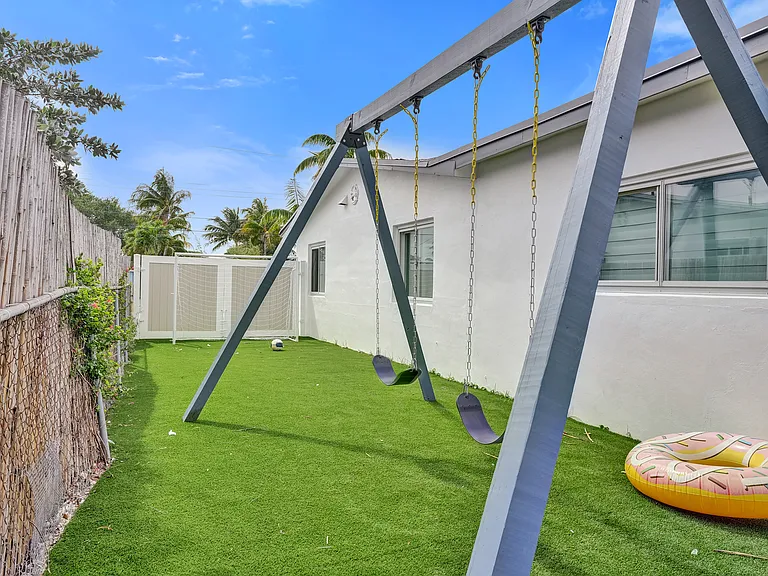 4480 SW 34th Dr — Photo 45