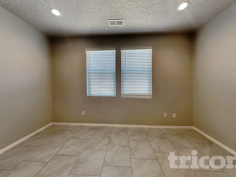 1806 Valle Vista Rd NW — Photo 3