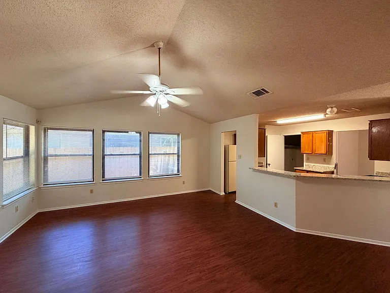 2013 James Pl — Photo 3
