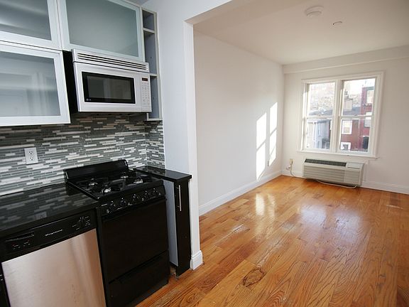 5th image of 424 Lafayette Ave #3B