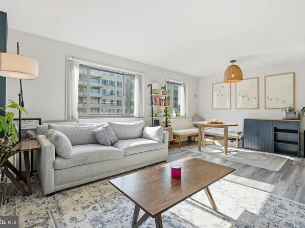 1200 S Arlington Ridge Rd APT 614, Arlington, VA 22202