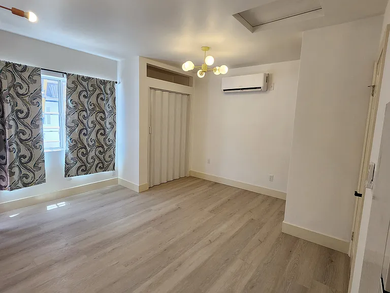 1111 1/2 S Rimpau Blvd — Photo 4