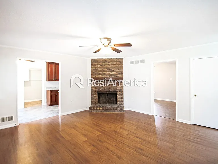 3922 N Heatherhill Dr — Photo 2