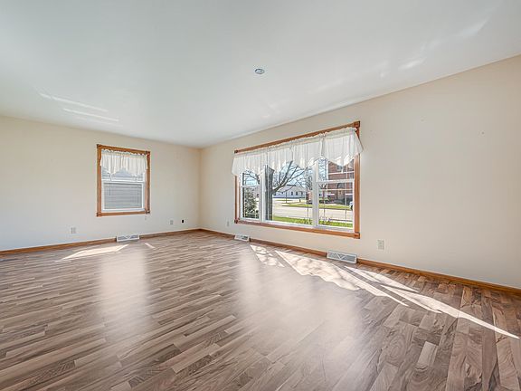 5th image of 410 W Main St