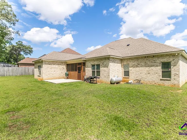 306 Rustic Live Oak Trl — Photo 33