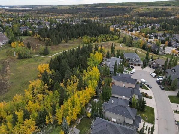14 W Discovery Ridge Way SW, Calgary, AB T3H 5H7