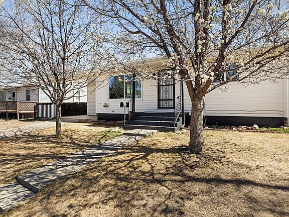 3rd image of 406 Sunnyside Ln