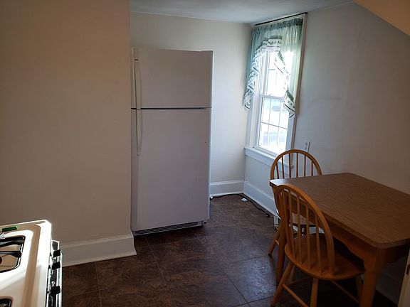 3rd image of 9 Hotchkiss Ave