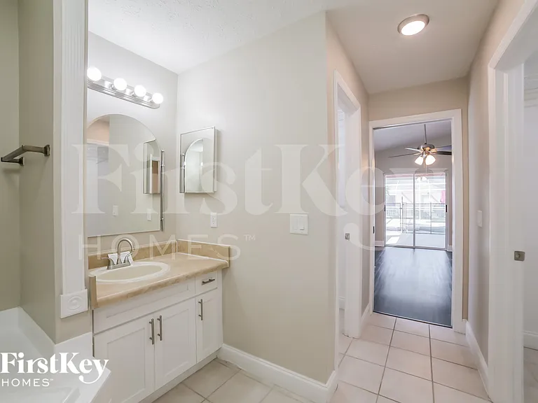 9812 Cristina Dr — Photo 10