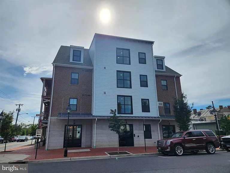 102 Hanover St #302 — Photo 1