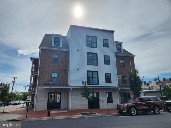 102 Hanover St APT 208