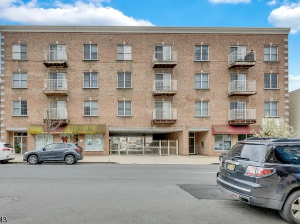 411 Chestnut St #3D, Newark City, NJ 07105