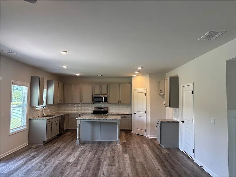 497 Fox Creek Dr — Photo 8