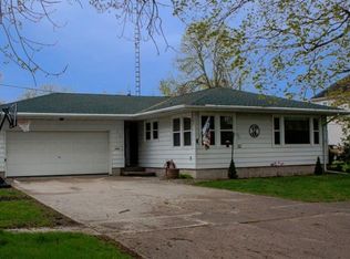 108 5th St SE, Hampton, IA 50441