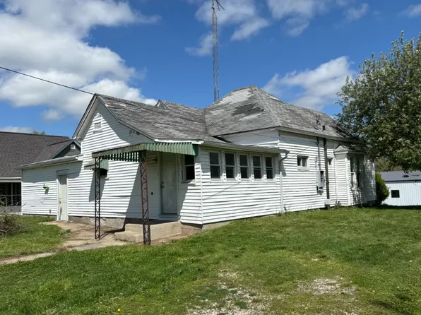 403 S Victor St, Christopher, IL 62822