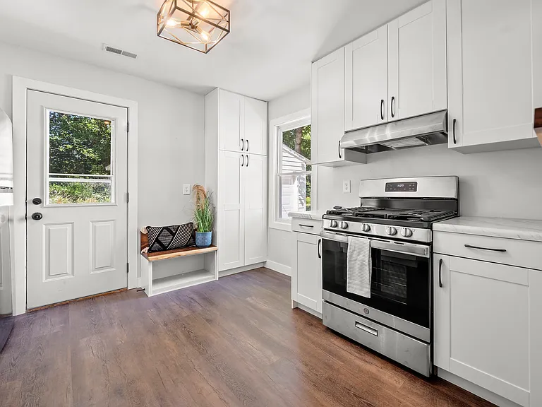 807 3rd Ave — Photo 8