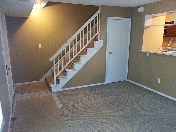 3rd image of 580 Canterbury Ln