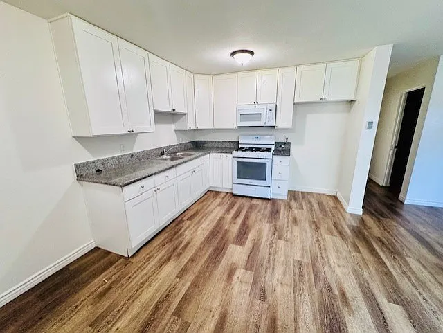 Bellflower Apartments — Photo 15