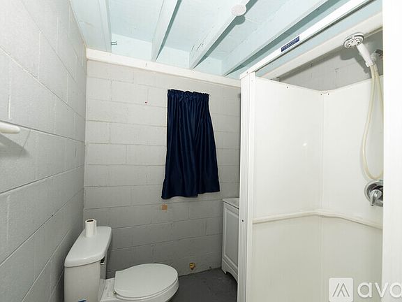 5th image of 319 W Comanche Ave