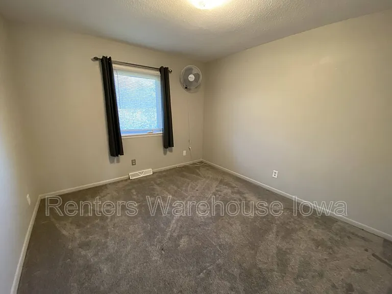 3310 SE 5th St — Photo 2