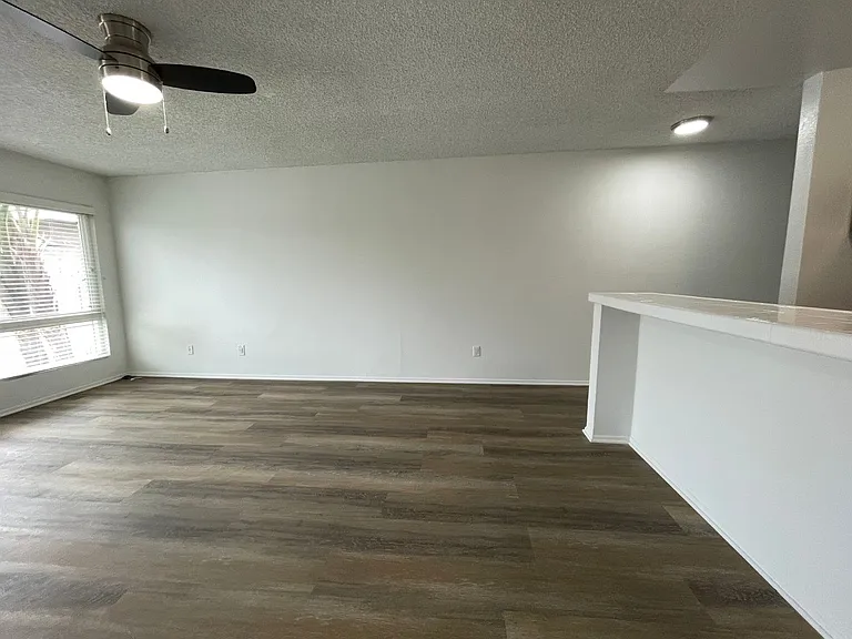 6736 Cleon Ave — Photo 10