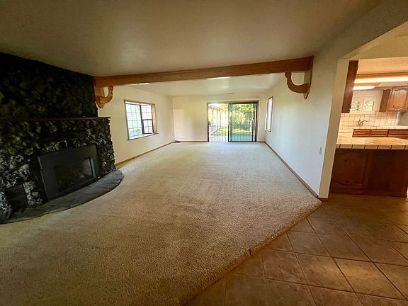 3rd image of 11015 Schafer Ave