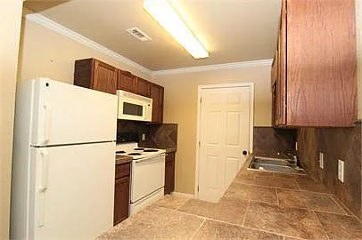 2068 N Leverett Ave — Photo 4