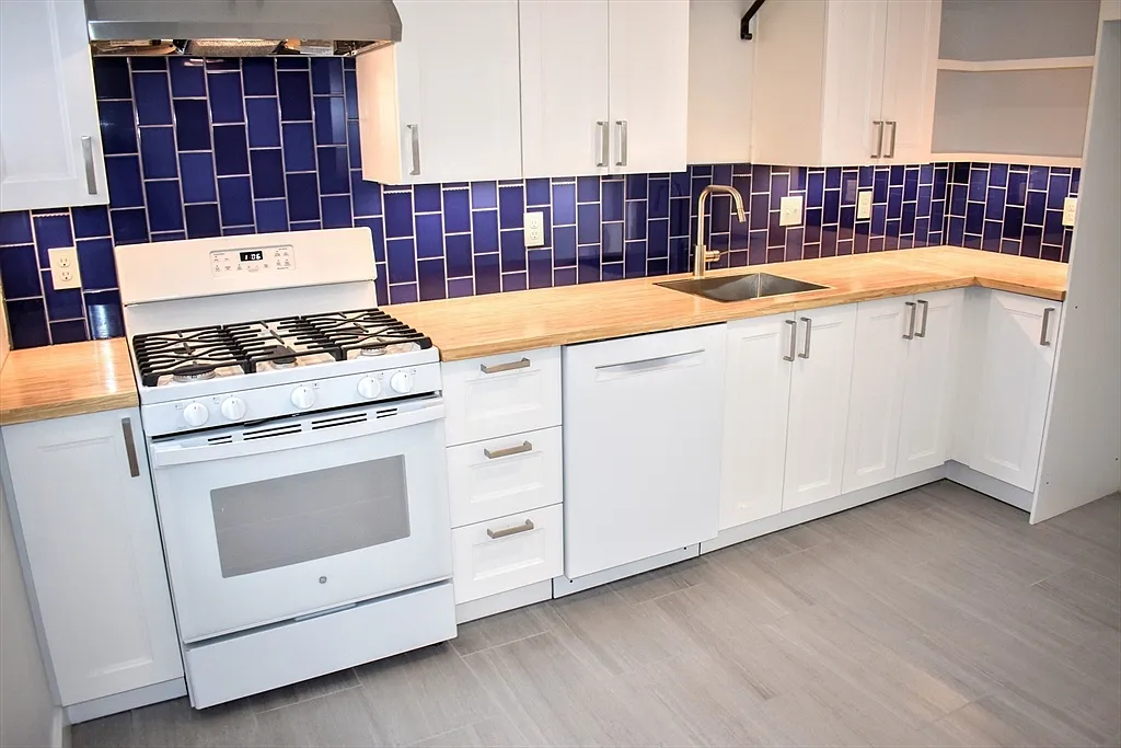 2 bed, 2.0 bath, 1200 sqft, $2,950 — Photo 3