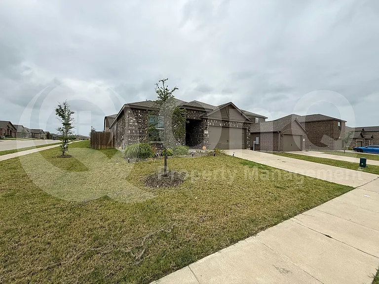 304 Tranquil Ln — Photo 5