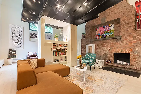 Rented by Batra Group Inc | media 10