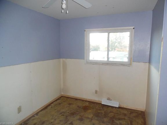 4th image of 412 Swigart St
