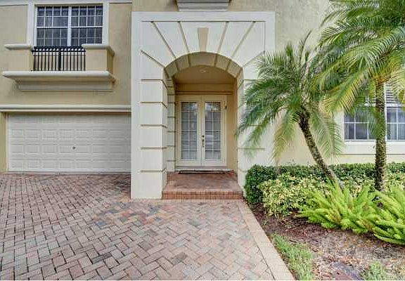 Home For Sale In Woodfield Country Club