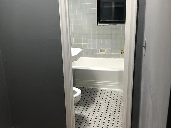 4th image of 425 Mount Prospect Ave APT 406