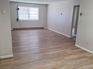 1601 9th St, Charleston, IL 61920