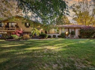 2699 Mohawk Ln, Rochester Hills, MI 48306