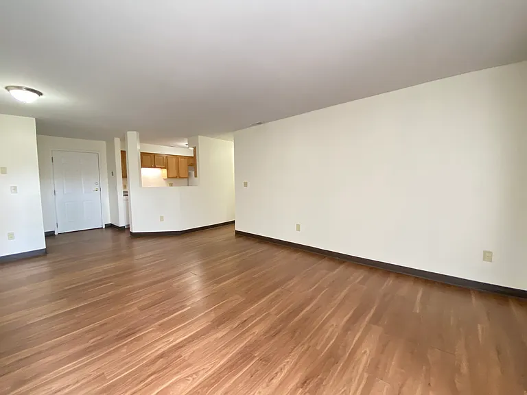 Landmark Apartments — Photo 20