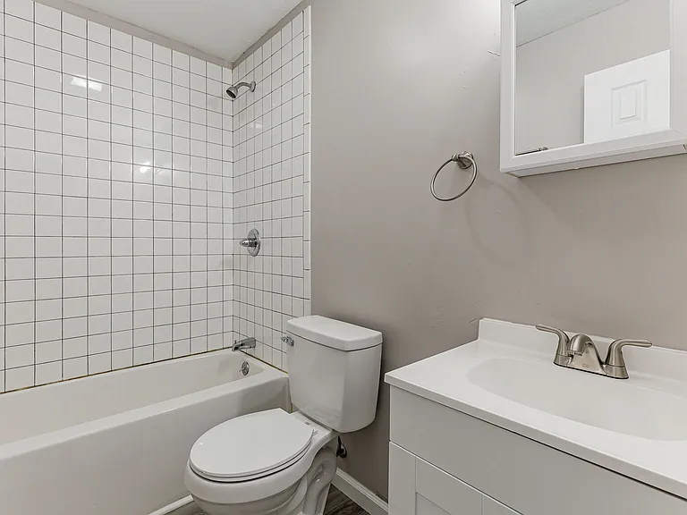 1511 Kings Way #A — Photo 3