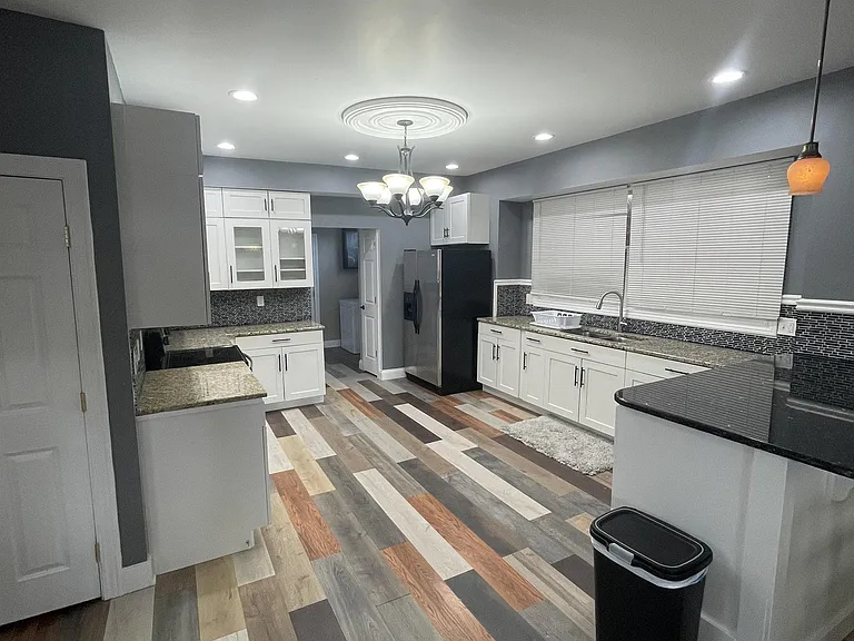 806 E 38th St #3 — Photo 7