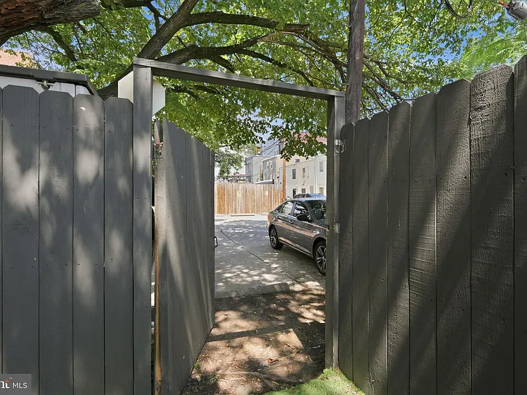 708 I St SE #B — Photo 22