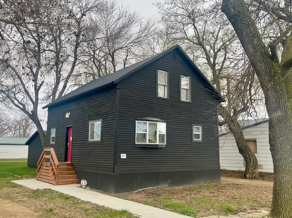 107 W 4th St, Hosmer, SD 57448