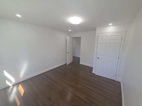 5th image of 906 Woodson Rd #1