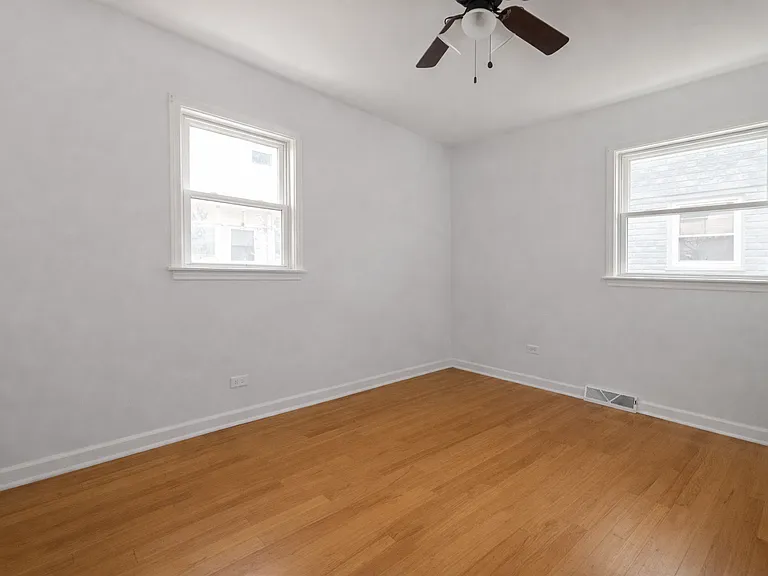 4259 N Narragansett Ave — Photo 6
