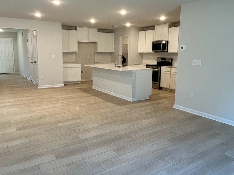 2533 Trollinger Dr — Photo 5