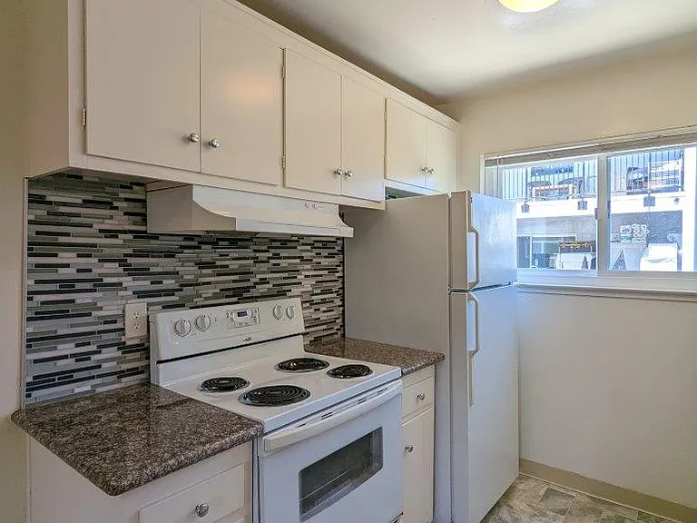 Vanguard Apartments — Photo 15