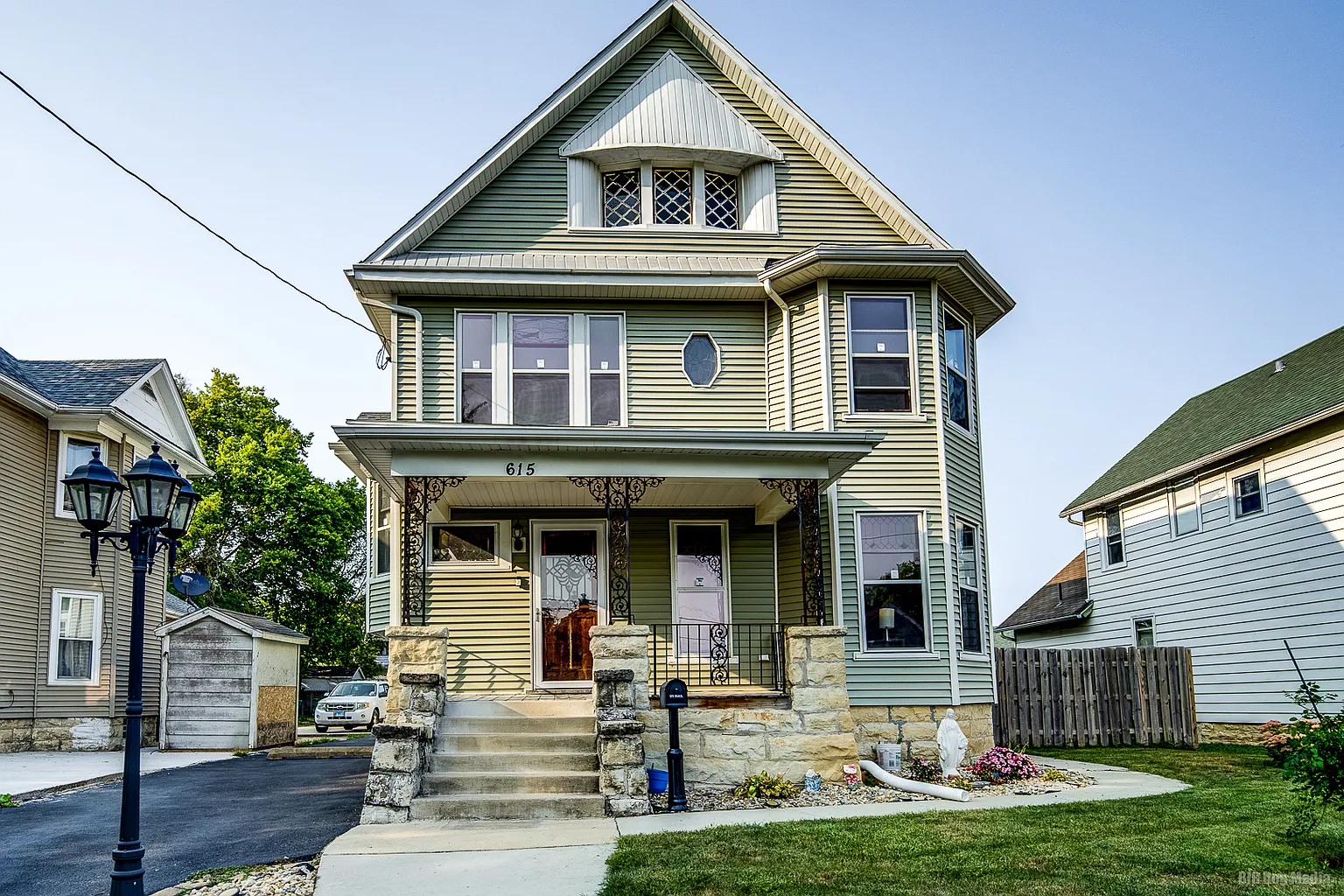 615 Darcy Ave photo 1
