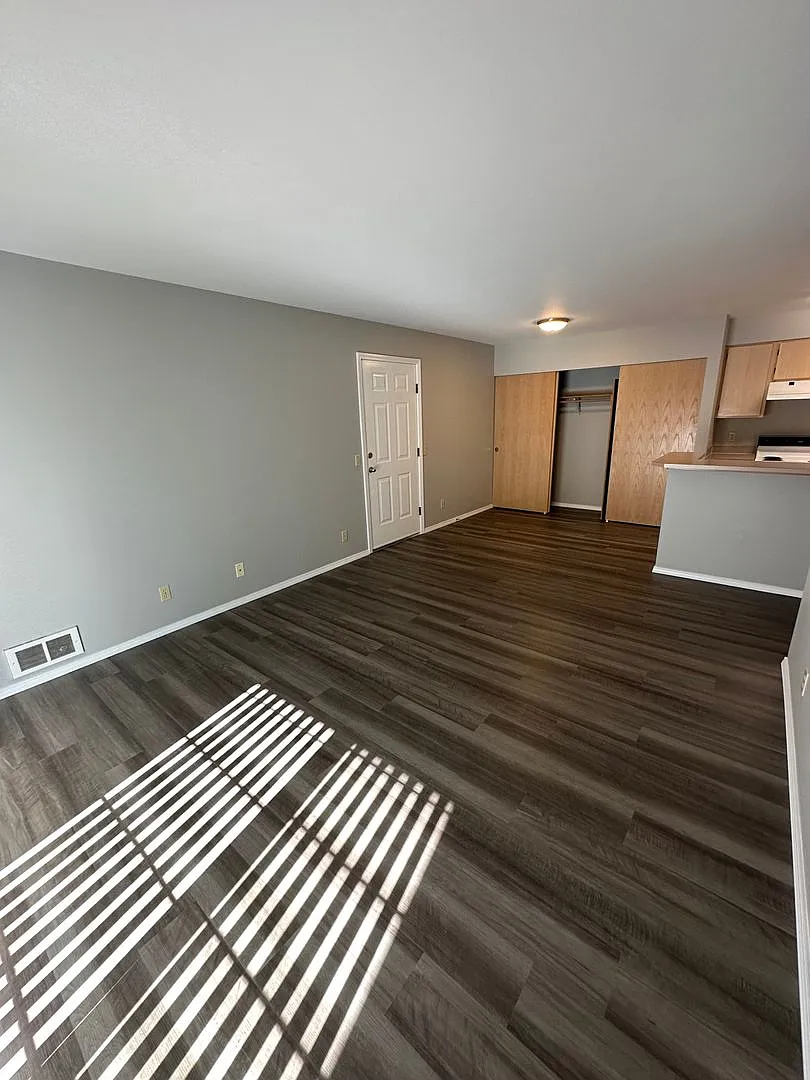 1302-1306 Birchwood Ave — Photo 2