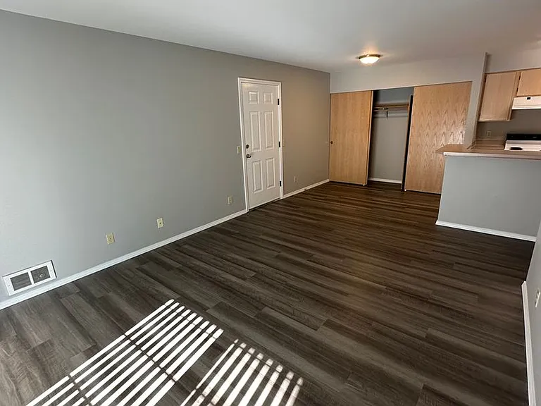 1302-1306 Birchwood Ave — Photo 2