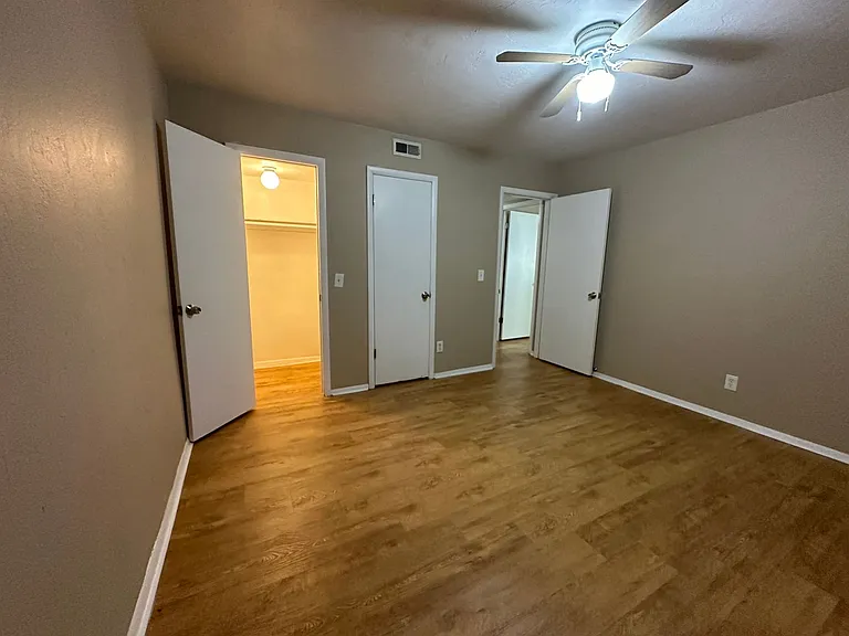 6016 Nw Expy #B — Photo 16