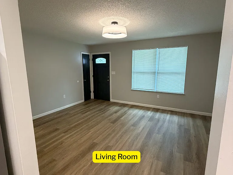 1117 Cedar Ave S — Photo 3