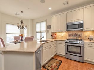 568 Pacing Way #568, Westbury, NY 11590